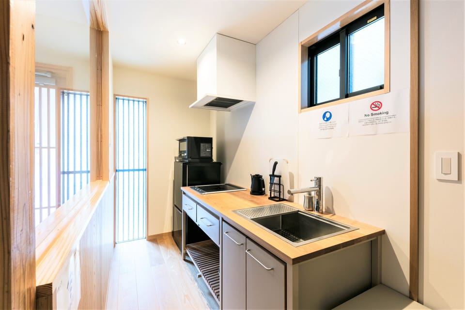Standard | Private kitchen | Fridge, microwave, stovetop, electric kettle