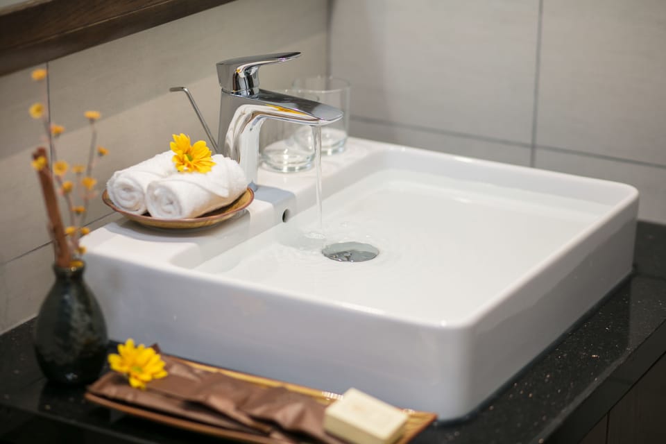 Bathroom sink