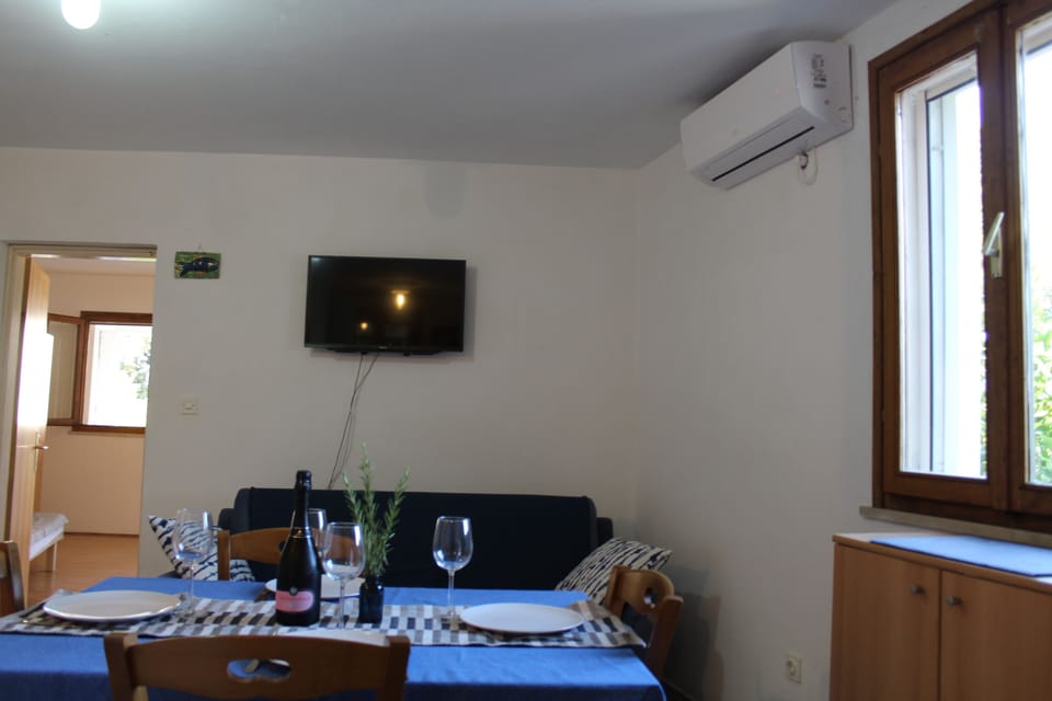 Apartment, 1 Bedroom | In-room dining