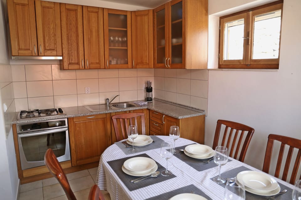 House, 2 Bedrooms | Private kitchen | Fridge, oven, stovetop, dishwasher