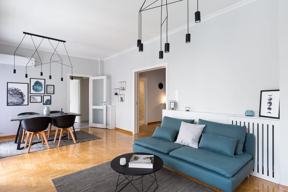 Apartment | Living area | 43-inch Smart TV with satellite channels, TV, Netflix