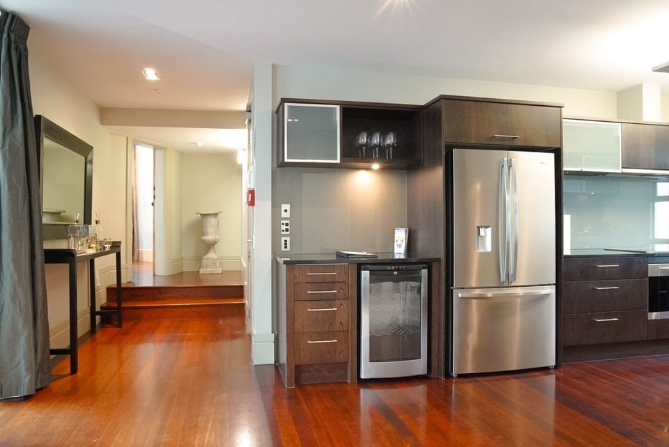 Deco Decant Penthouse | Private kitchen | Fridge, coffee/tea maker, cookware/dishes/utensils