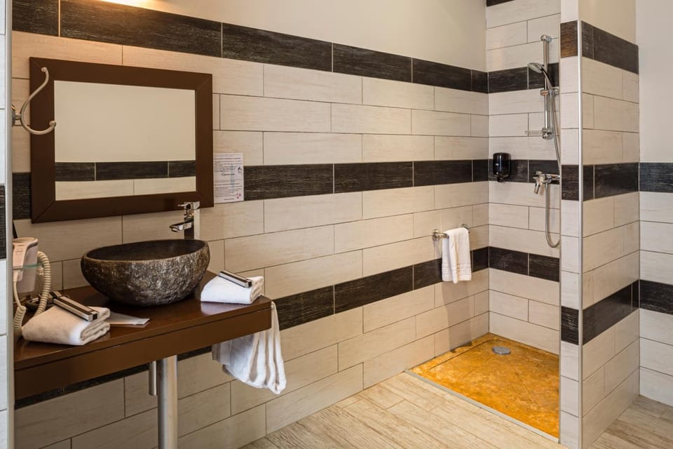 Shower, free toiletries, hair dryer, towels