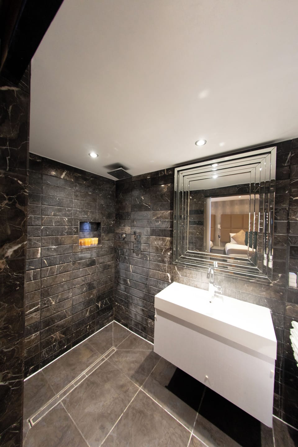 Quin Room  | Bathroom | Shower, free toiletries, hair dryer, towels
