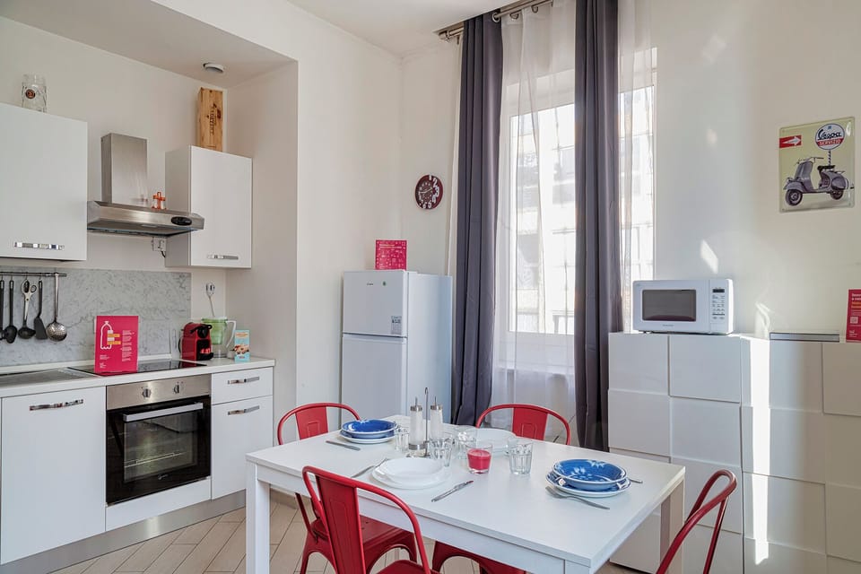 Apartment, 1 Bedroom | Private kitchen | Full-size fridge, microwave, oven, stovetop