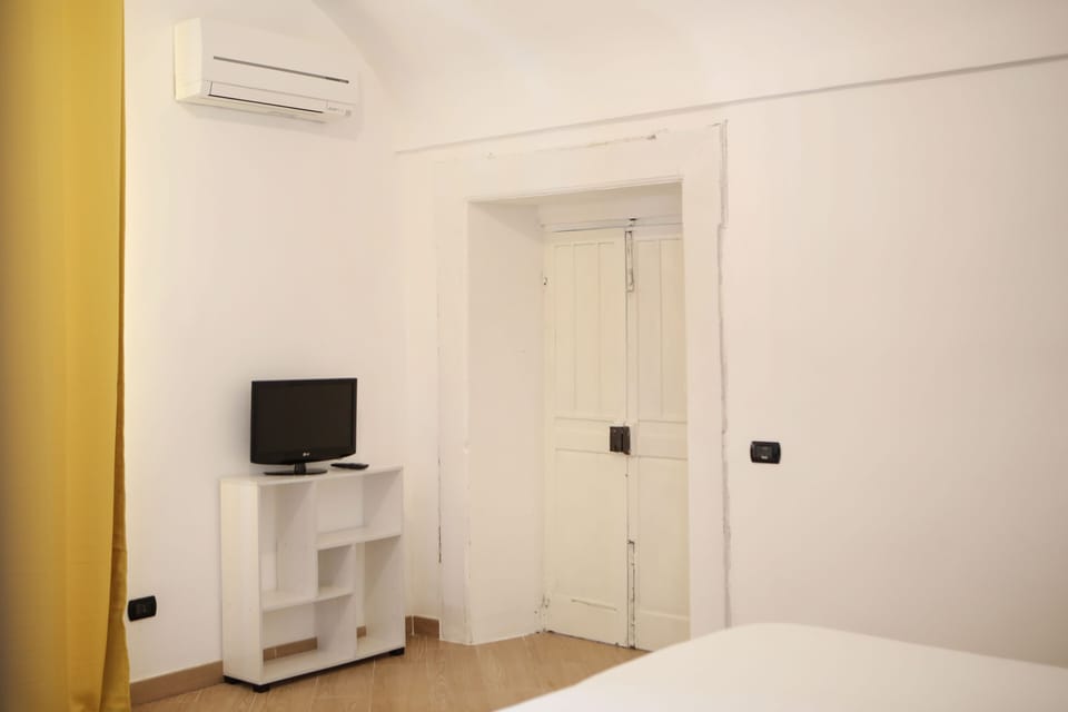 Apartment, 1 Bedroom | 1 bedroom, WiFi (free), bed sheets