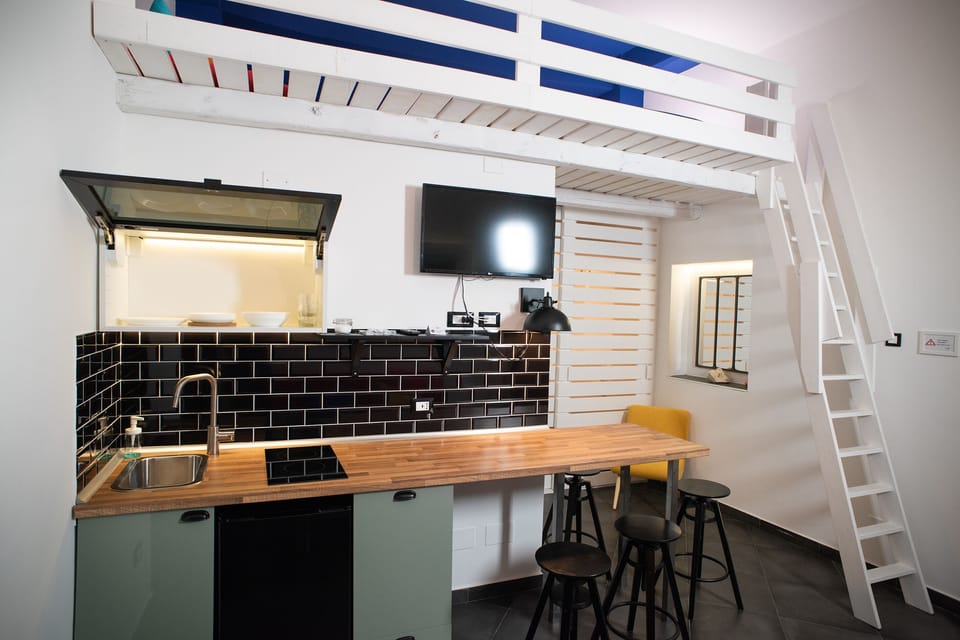 Studio Suite, Balcony (Green) | Private kitchen | Shared fridge, microwave, electric kettle