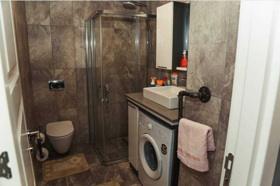Apartment, 1 Bedroom | Bathroom | Shower, free toiletries, hair dryer, towels