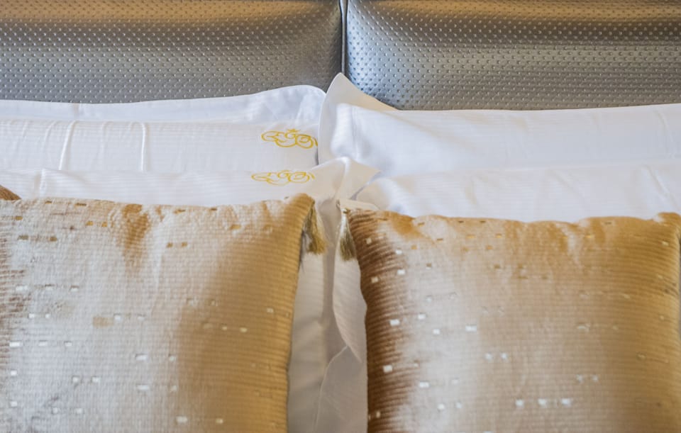 Deluxe Double Room, 1 King Bed with Sofa bed, Canal View (San Salvador) | Premium bedding, down comforters, pillowtop beds, minibar