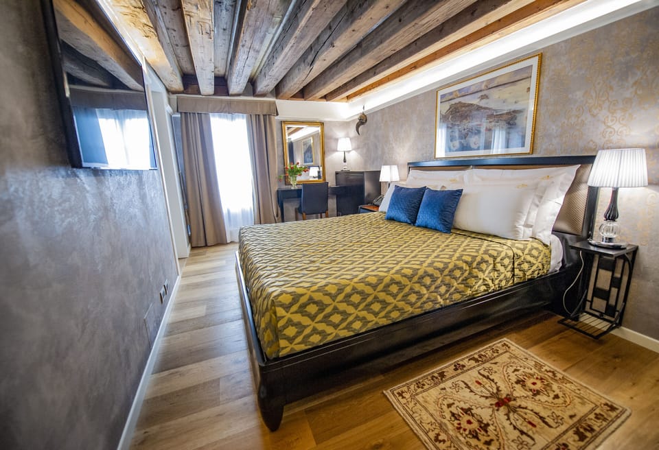 Standard Double Room, Canal View (San Salvador) | Premium bedding, down comforters, pillowtop beds, minibar