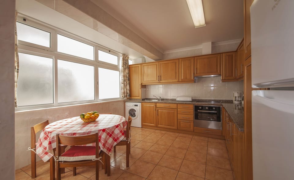 Apartment, 2 Bedrooms, Balcony | In-room dining