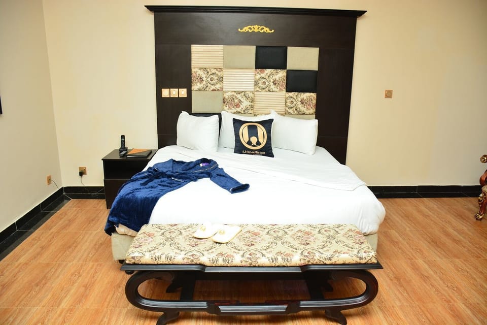 Desk, laptop workspace, free WiFi, bed sheets