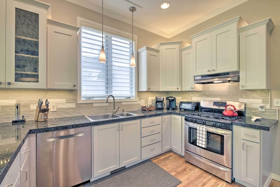 Kitchen | Keurig & Drip Coffee Makers