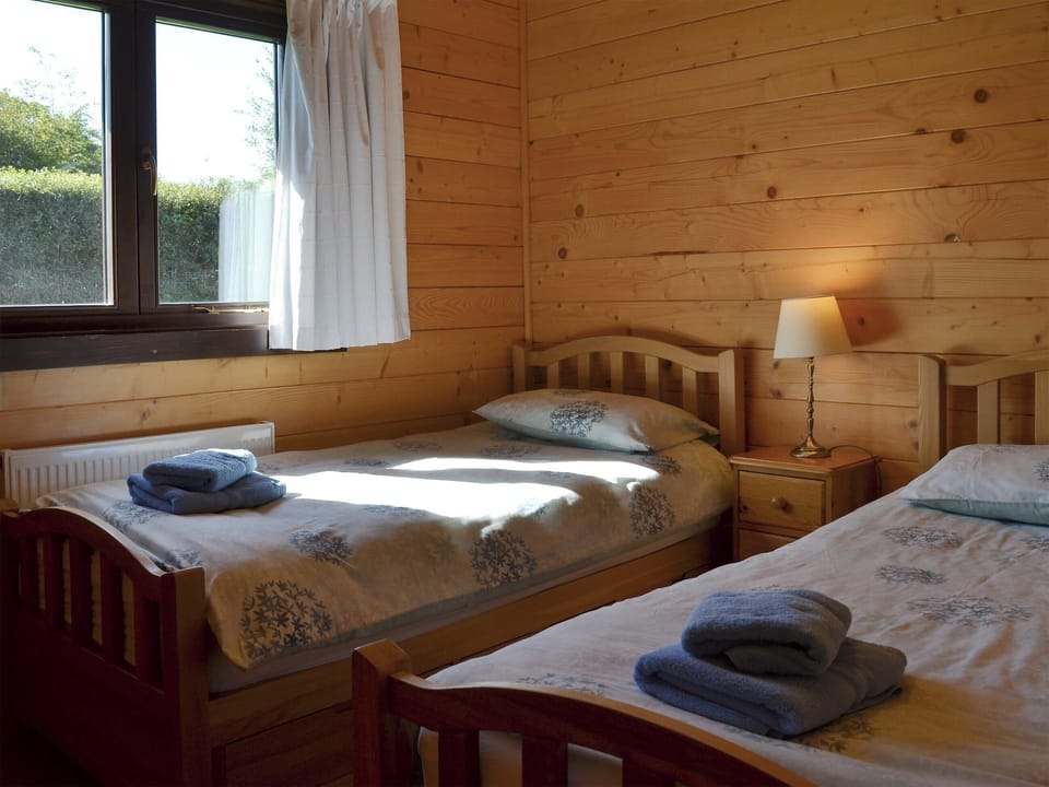 Twin bedroom | West Middlewick Farm - Dalch - West Middlewick Farm , Nomansland, near Tiverton