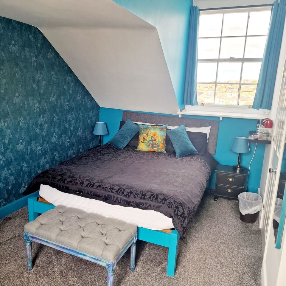 Double Room (Large) | Individually decorated, individually furnished, blackout drapes