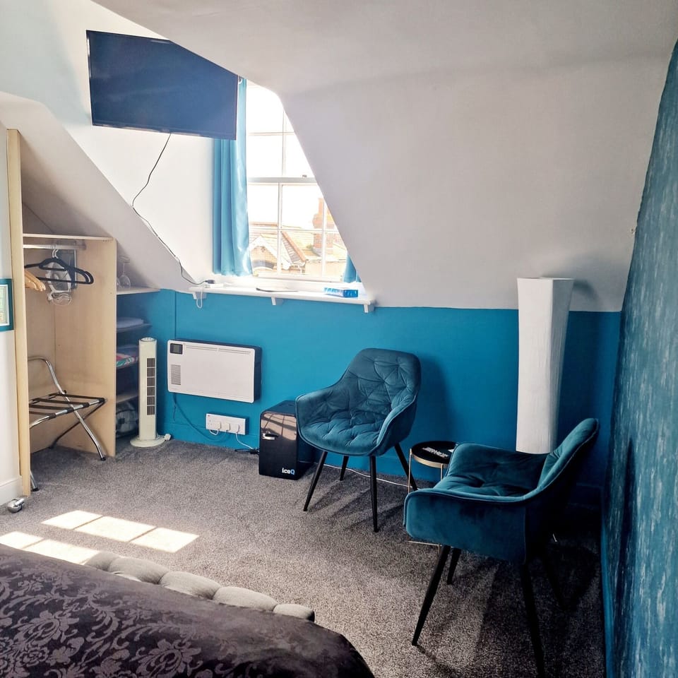 Double Room (Large) | Individually decorated, individually furnished, blackout drapes