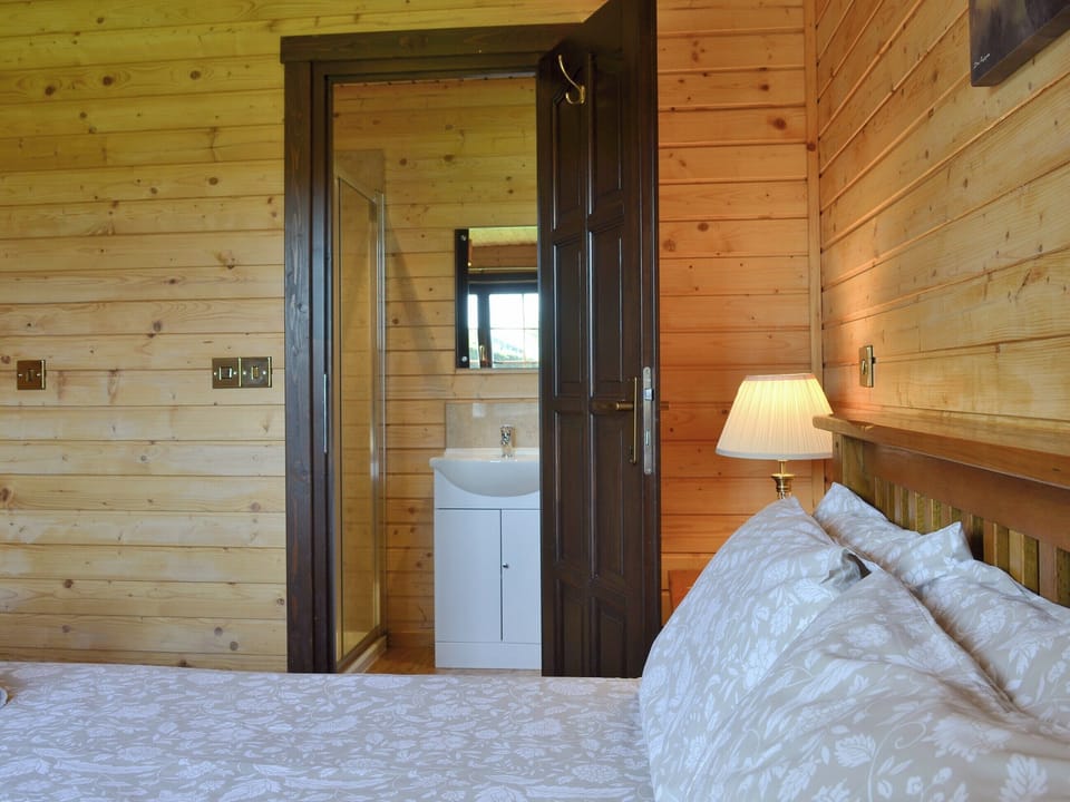 Double bedroom | West Middlewick Farm : Exmoor - West Middlewick Farm , Nomansland, near Tiverton