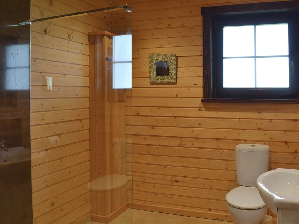 Shower room | West Middlewick Farm : Exmoor - West Middlewick Farm , Nomansland, near Tiverton
