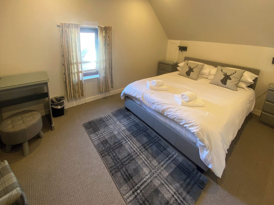 Double bedroom | Dubh Sgeir - Puffin, Oban