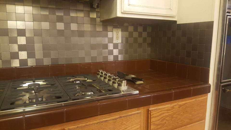 Basic Room 1, 1 King Bed | Shared kitchen | Full-size fridge, microwave, oven, stovetop