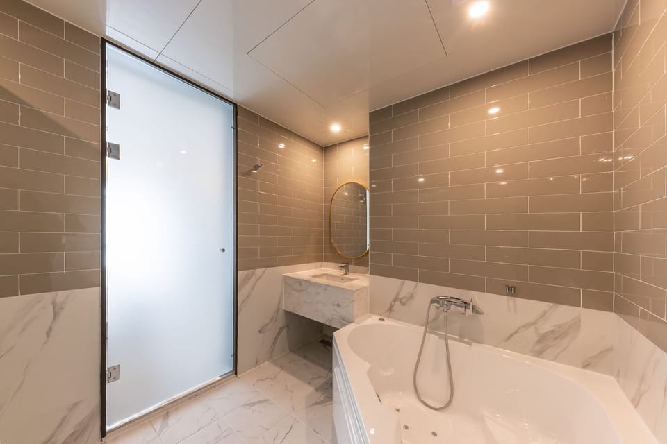 Standard Room | Bathroom | Separate tub and shower, deep soaking tub, rainfall showerhead
