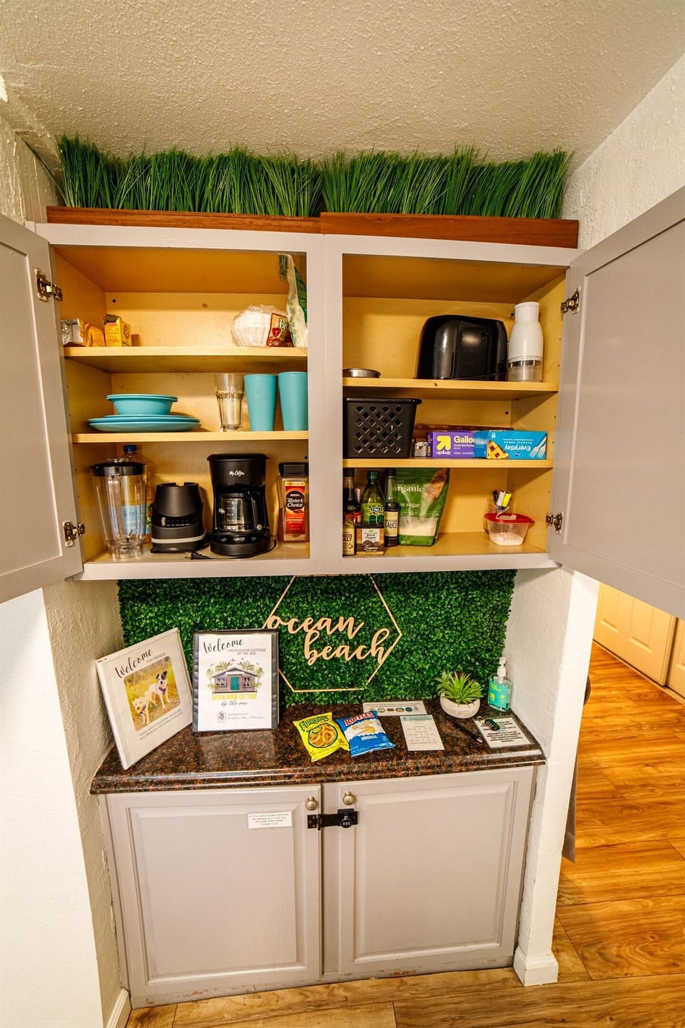 Blender, coffee maker for ground coffee and all the extras you will need for a yummy meal at The Green Door Cottage