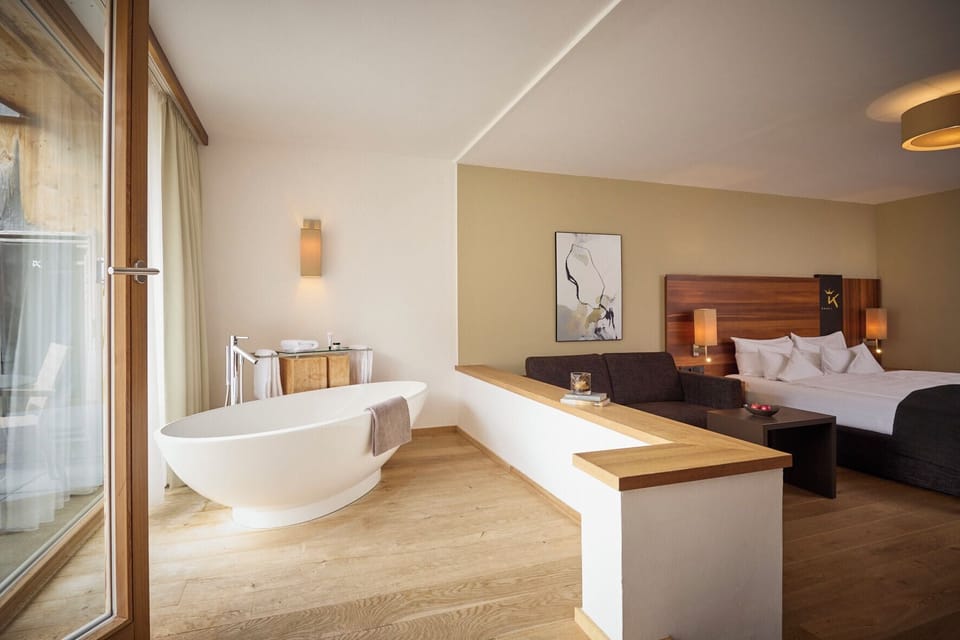 Double Room Superior | Hypo-allergenic bedding, minibar, in-room safe, desk