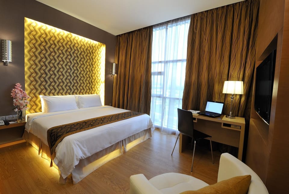 Premier Room | Select Comfort beds, in-room safe, individually furnished, desk
