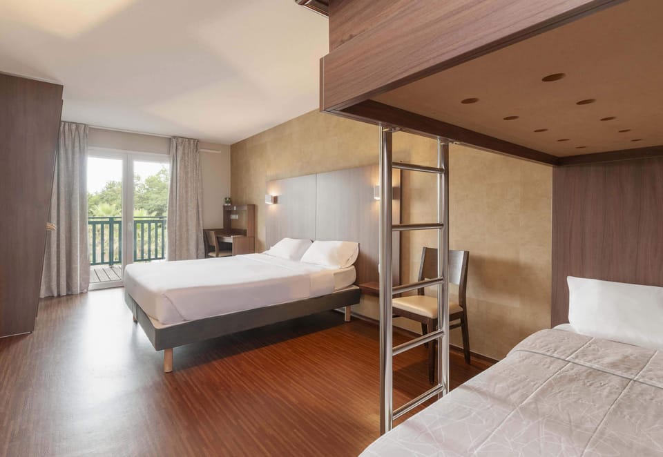 Quadruple Room, Non Smoking | Desk, soundproofing, iron/ironing board, free WiFi