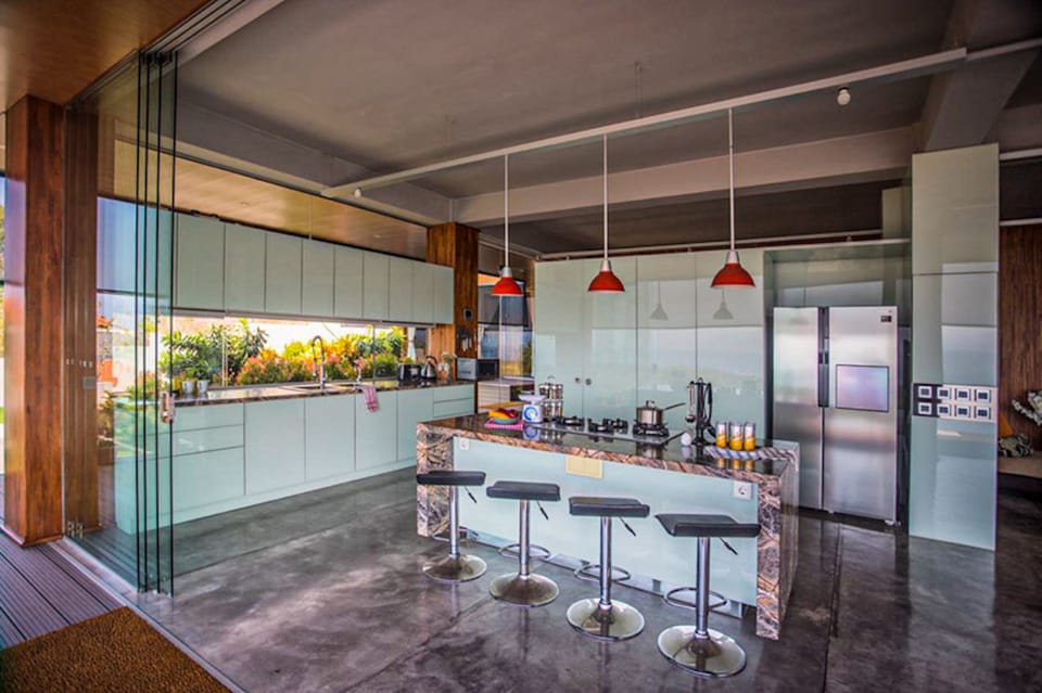 Luxury Villa | Private kitchenette | Fridge, oven, stovetop, coffee/tea maker