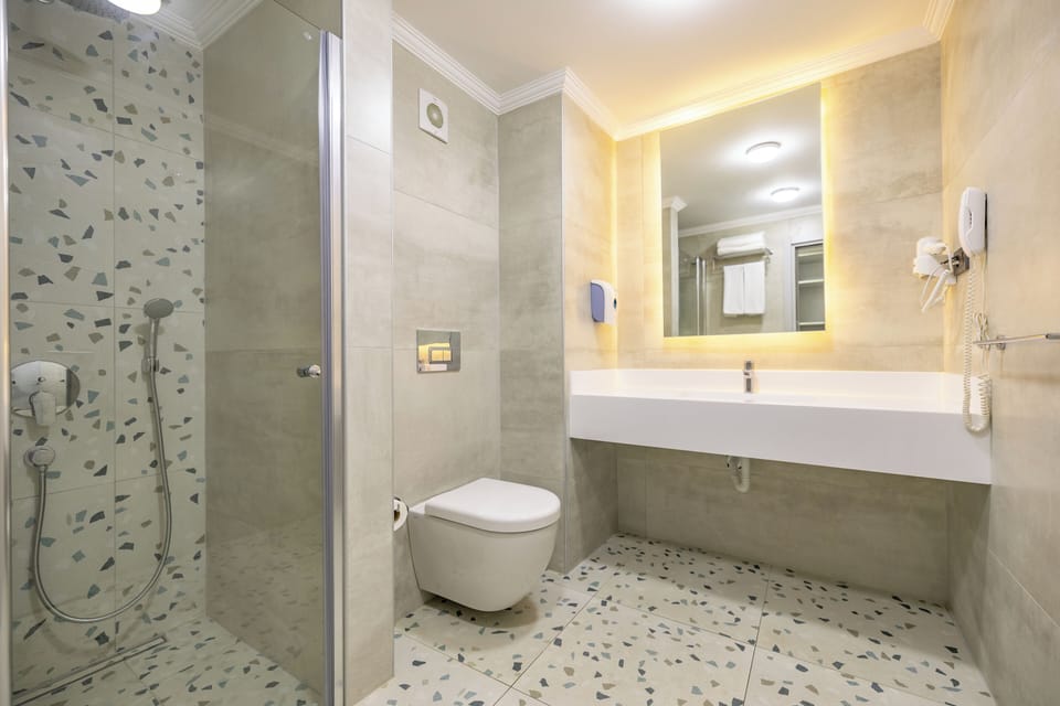 Shower, free toiletries, hair dryer, towels