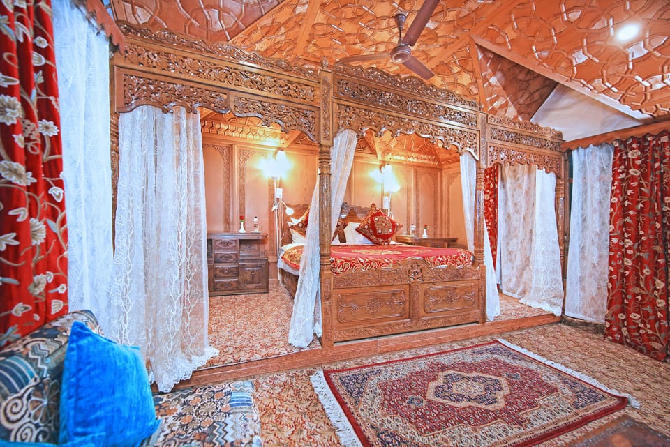 Noora Suite with Lake View | Premium bedding, pillowtop beds, minibar, in-room safe
