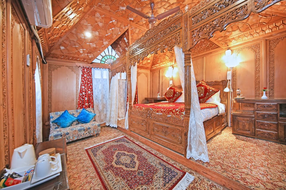 Noora Suite with Lake View | Premium bedding, pillowtop beds, minibar, in-room safe