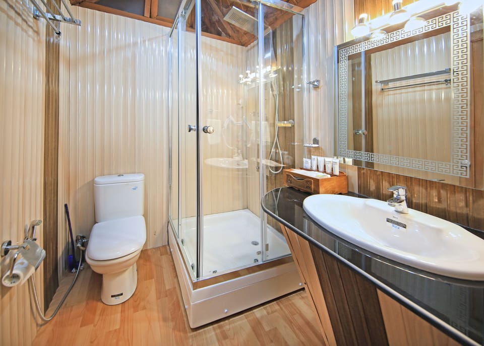 Noora Suite with Lake View | Bathroom | Designer toiletries, hair dryer, bathrobes, slippers