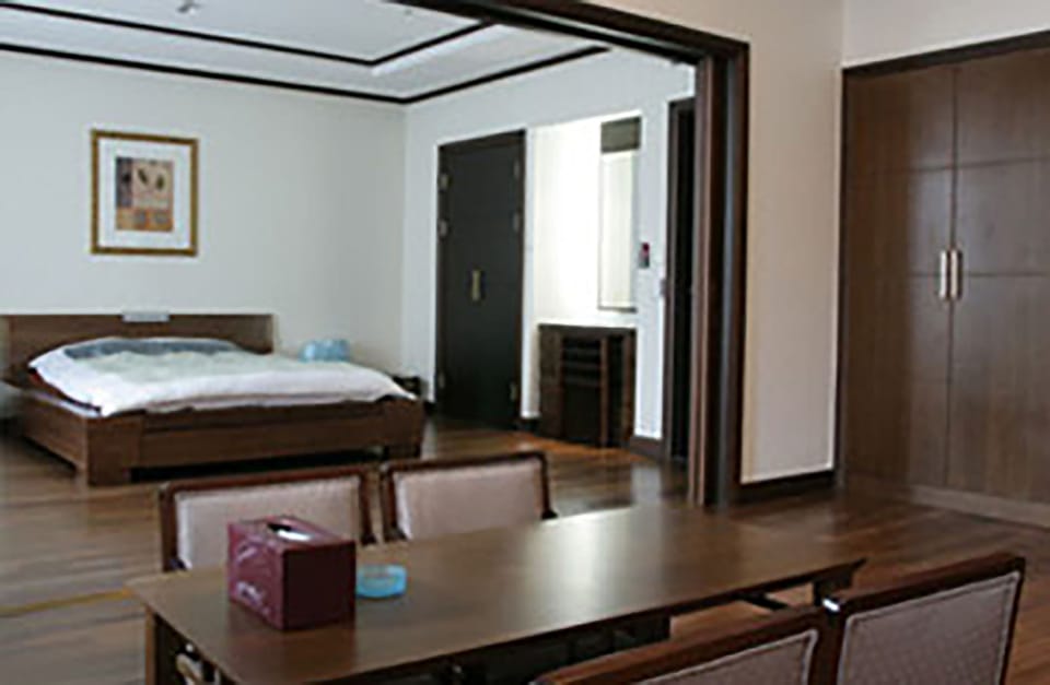 In-room safe, desk, free WiFi, bed sheets