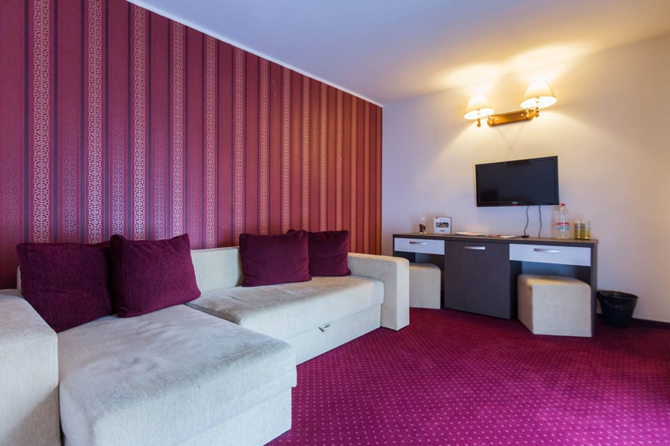 Suite | Living room | Flat-screen TV