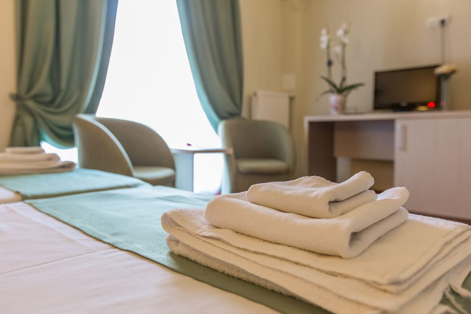 Family Room | Minibar, in-room safe, desk, iron/ironing board