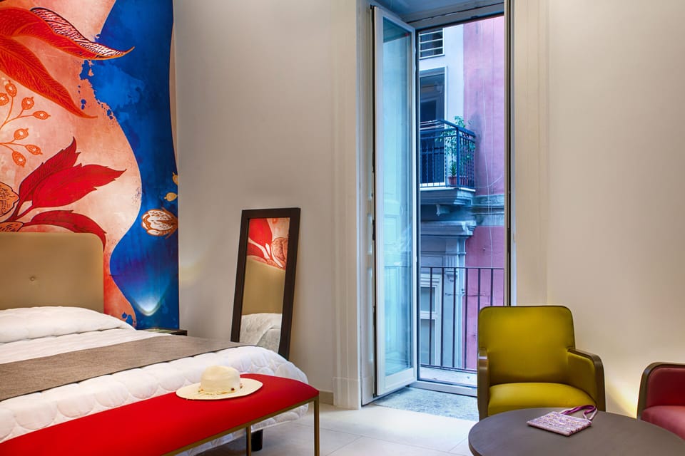 Deluxe Room | Minibar, in-room safe, individually decorated, individually furnished