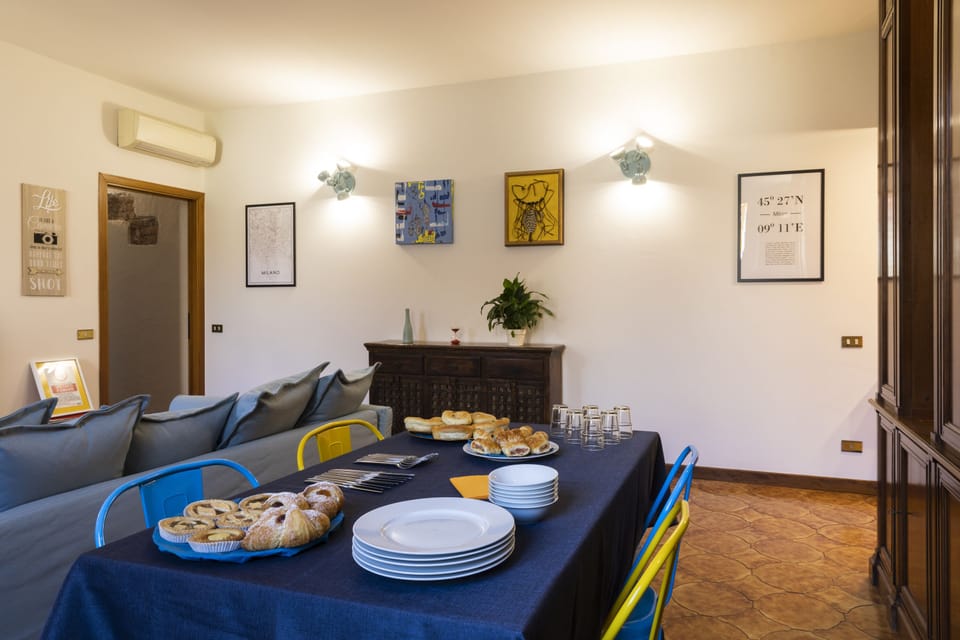 Superior Apartment, 2 Bedrooms | In-room dining
