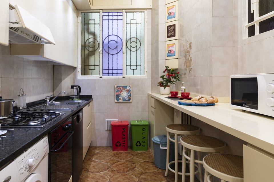 Superior Apartment, 2 Bedrooms | Private kitchen | Fridge, microwave, oven, stovetop