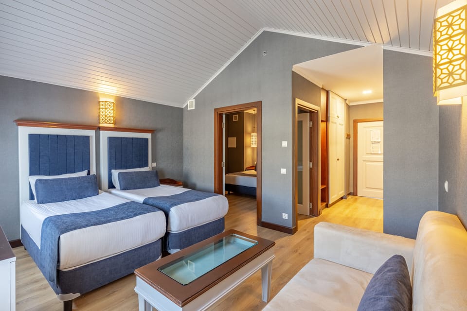 Comfort Room, 2 Bedrooms | Premium bedding, minibar, in-room safe, free cribs/infant beds