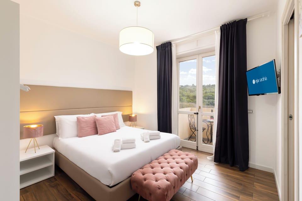 Superior Double Room, Balcony | Premium bedding, down comforters, memory foam beds, minibar