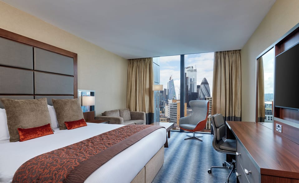 Executive Double Room | In-room safe, desk, laptop workspace, blackout drapes