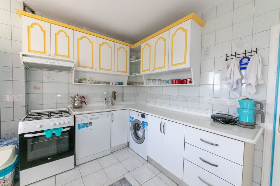 Duplex | Private kitchen | Fridge, oven, dishwasher, cookware/dishes/utensils