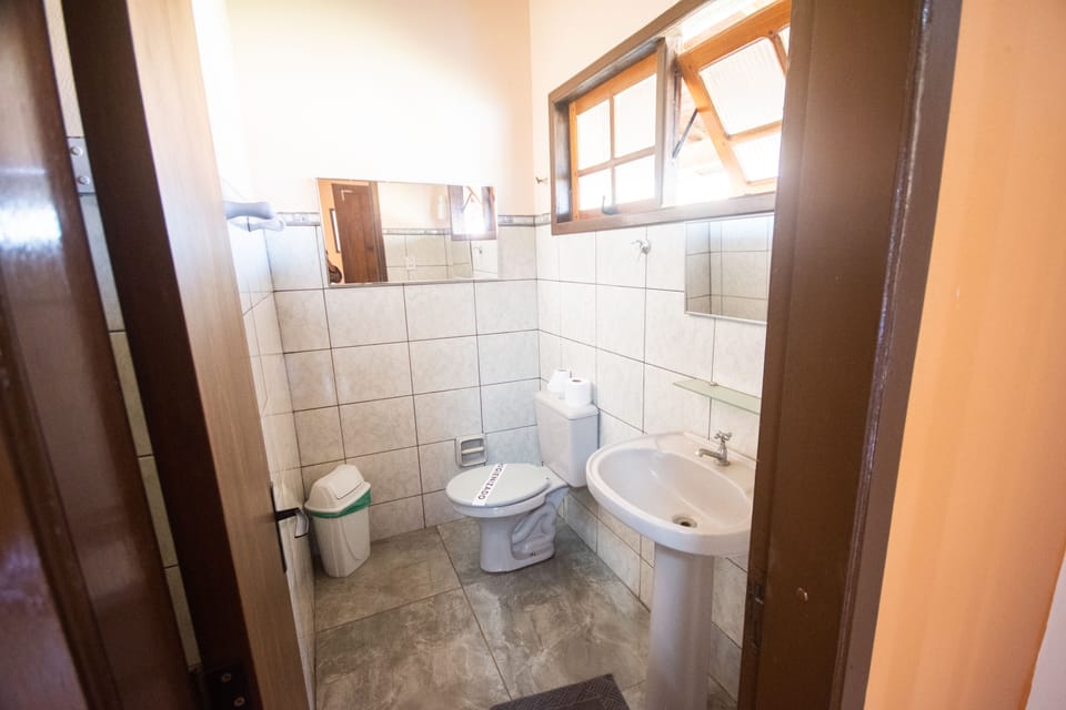 Shower, rainfall showerhead, free toiletries, bidet