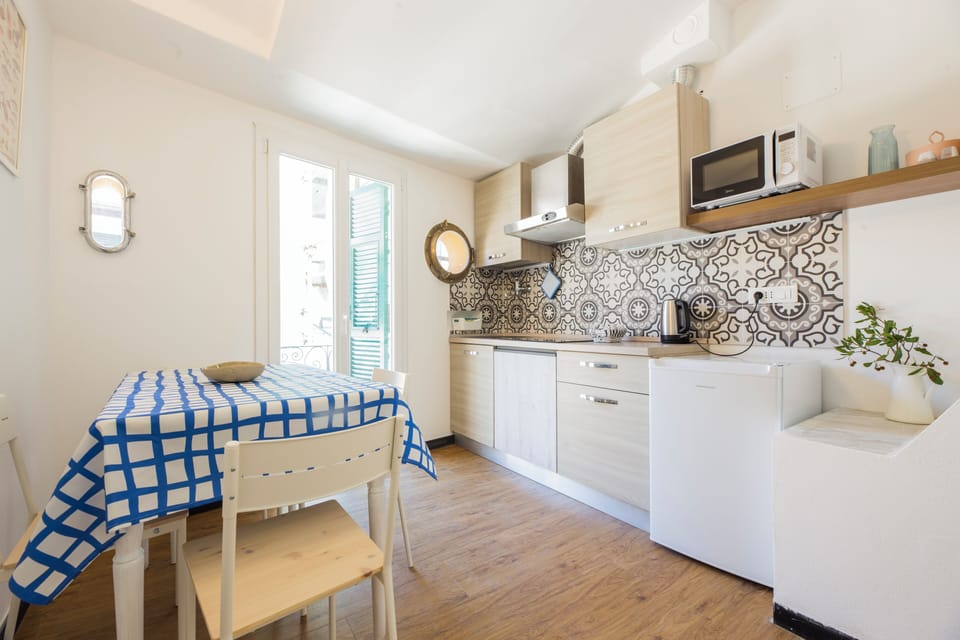 Apartment, 1 Double Bed with Sofa bed, Balcony | Private kitchen | Fridge, microwave, stovetop, electric kettle