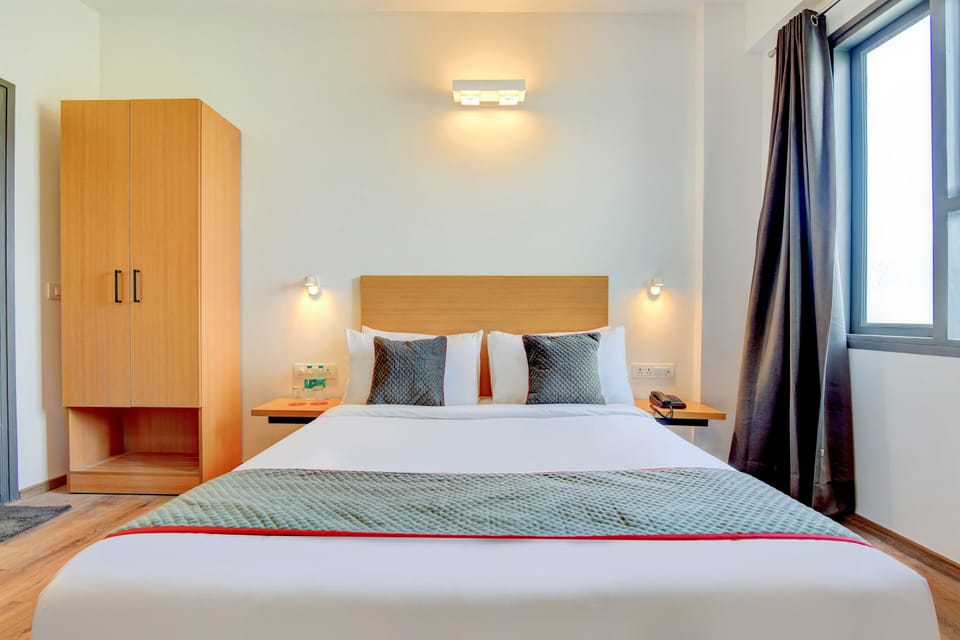 Egyptian cotton sheets, premium bedding, memory foam beds, desk