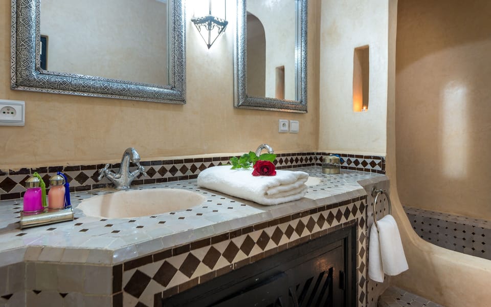 Bathroom sink