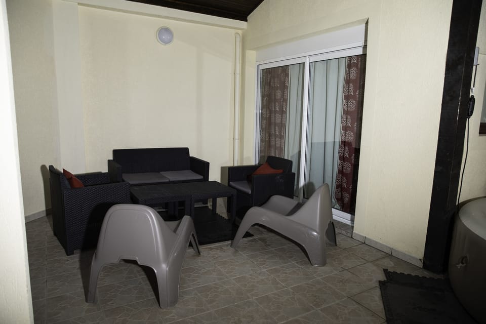 8 bedrooms/6-seater jacuzzi/petanque/billiards/babyfoot 1h30 from Paris House in Centre-Val de Loire