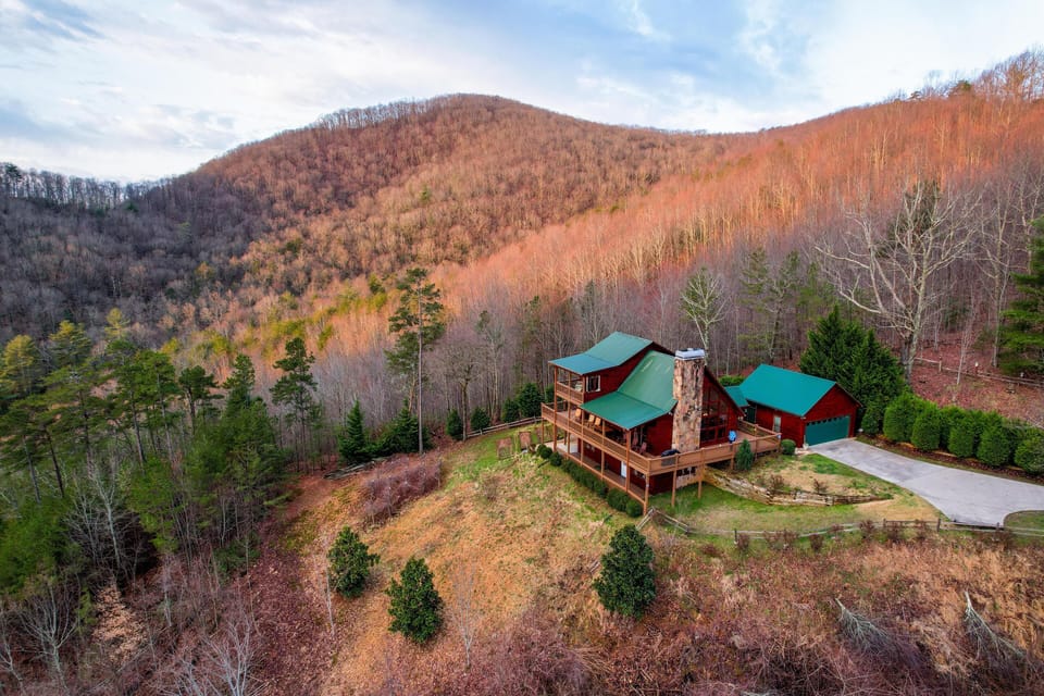 Cabin sits adjacent to 100,000 acres of protected national forest